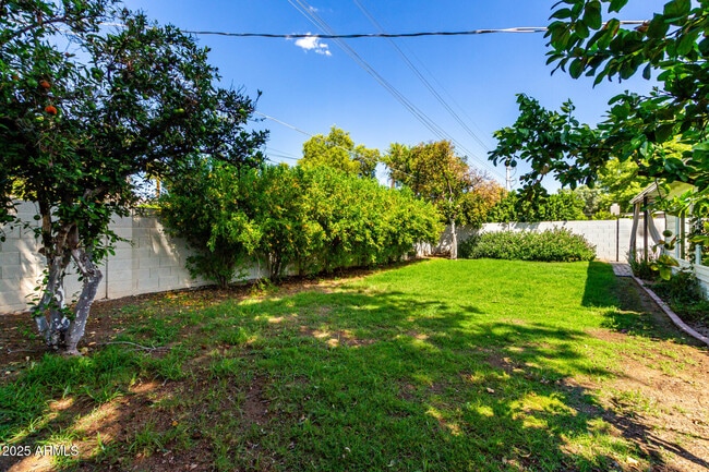 Building Photo - 2728 E Highland Ave