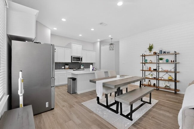 Building Photo - 2319 Kirkstall Wy