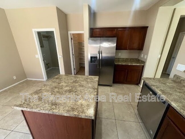 Building Photo - 44415 W Knauss Dr