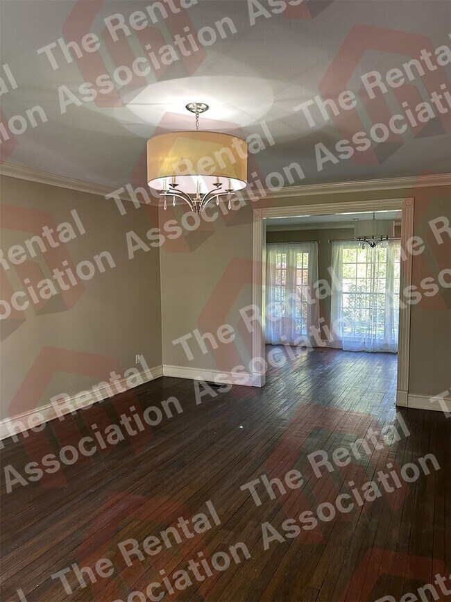 Building Photo - 2401 Jasmine St