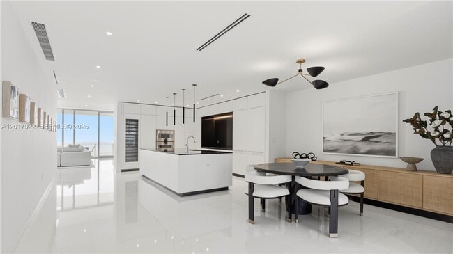 Building Photo - 300 Biscayne Blvd Way