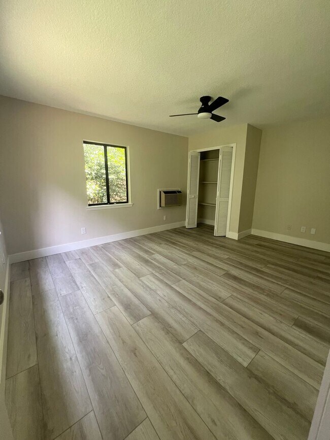 Building Photo - Spacious 4-Bedroom Pool Home in Desirable Winter Springs!