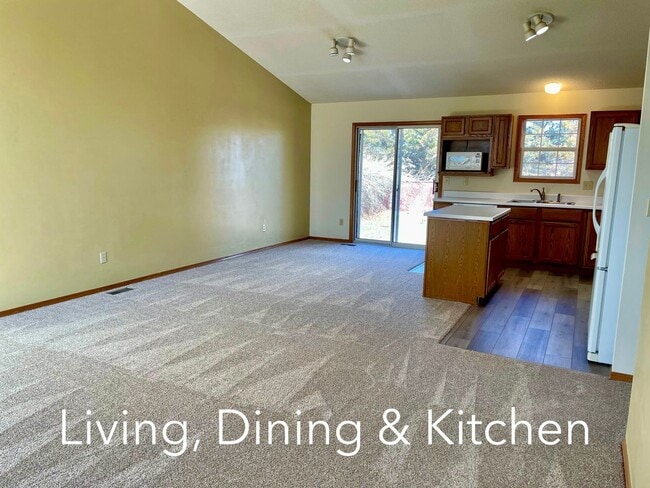 Building Photo - 720 Deerfield Cir