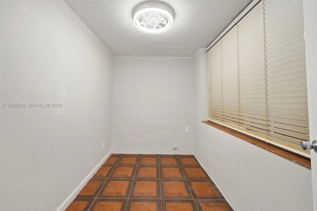 Building Photo - 6150 SW 15th St