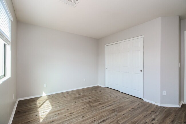 Building Photo - 2233 E 27th Ave