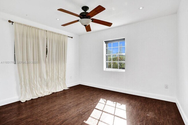 Building Photo - 6871 SW 50th Terrace