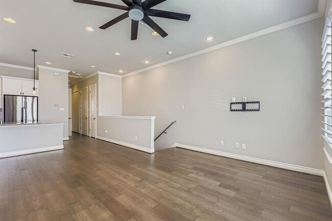Building Photo - 1213 Highknoll Ln