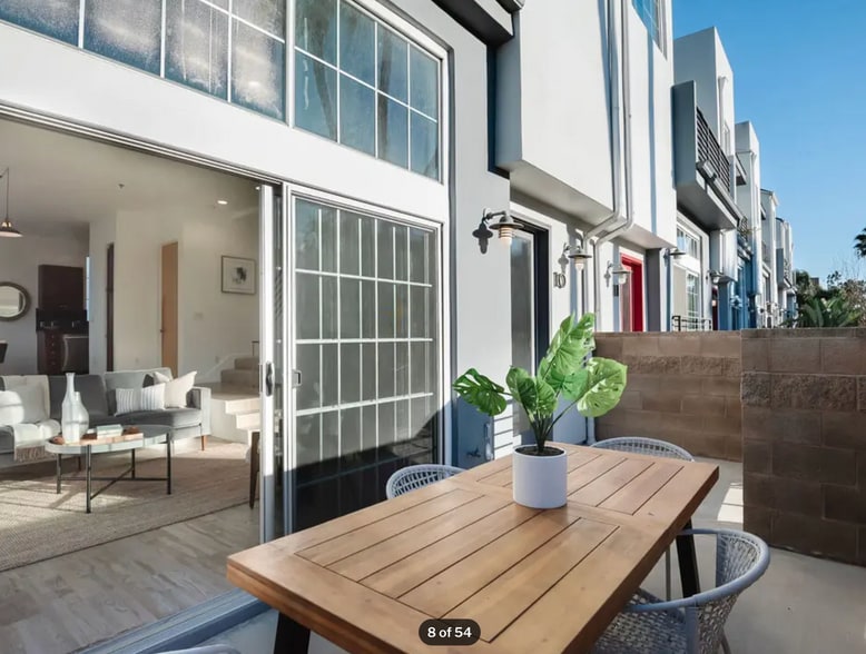 Building Photo - 5400 Playa Vista Dr