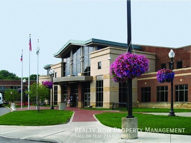 Building Photo - 1647 Hillcrest Rd