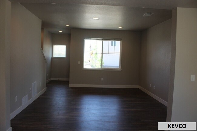 Building Photo - Gorgeous House in Dry Creek Neighborhood!