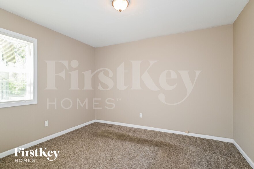 Building Photo - 2787 Dawnview Dr