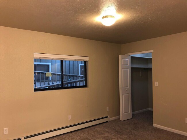 Building Photo - 2 bed 2 bath condo in a Central East Boulder location. Perfecting for Commuting!