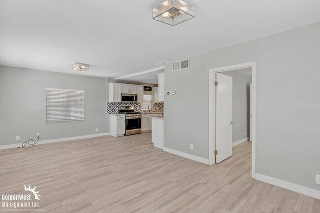 Building Photo - Spacious 3Bdm 1Ba Home In Central Phoenix!