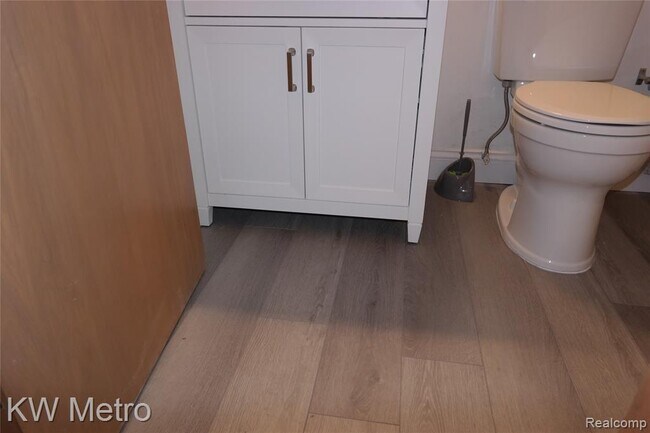 Building Photo - 630 Ann St