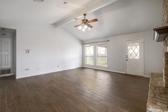 Building Photo - 2107 Laura Ct