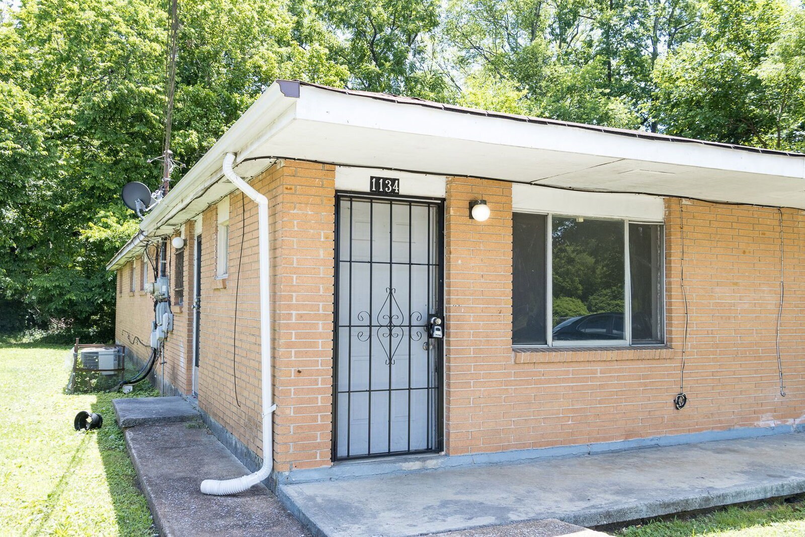 Building Photo - 1132 N Hickory St