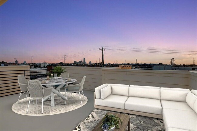 Building Photo - 2114 Sabine St