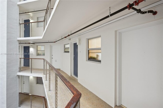 Building Photo - 1881 Washington Ave