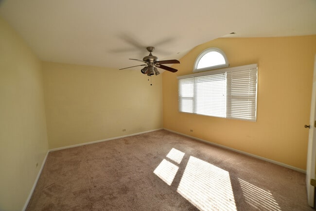 Building Photo - 2545 Live Oak Ln