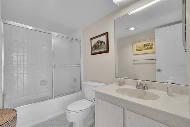 Building Photo - 525 N Ocean Blvd