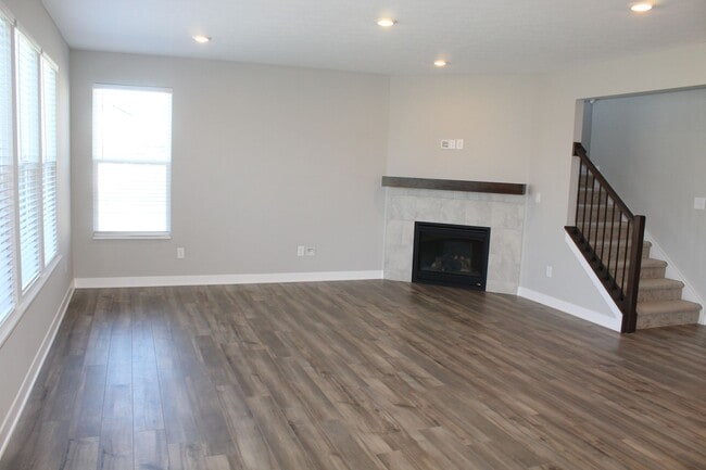 Building Photo - Beautiful Newer 5 BR Home in Brownsburg!