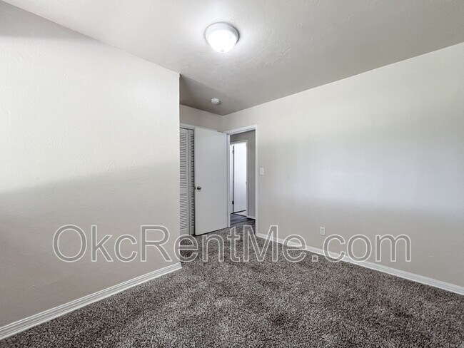 Building Photo - 2400 SW 63rd St