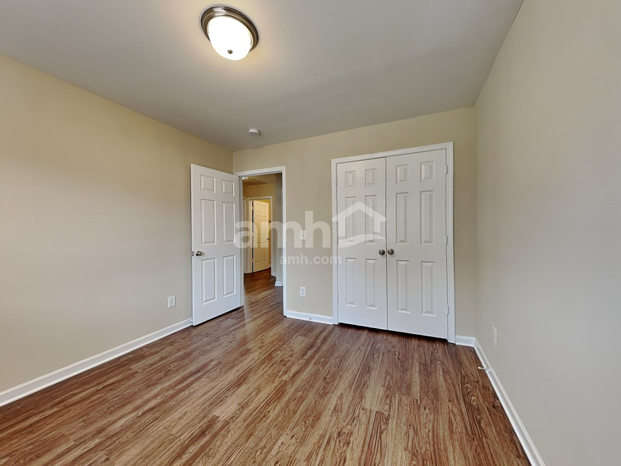 Building Photo - 502 Walnut Crossing Dr