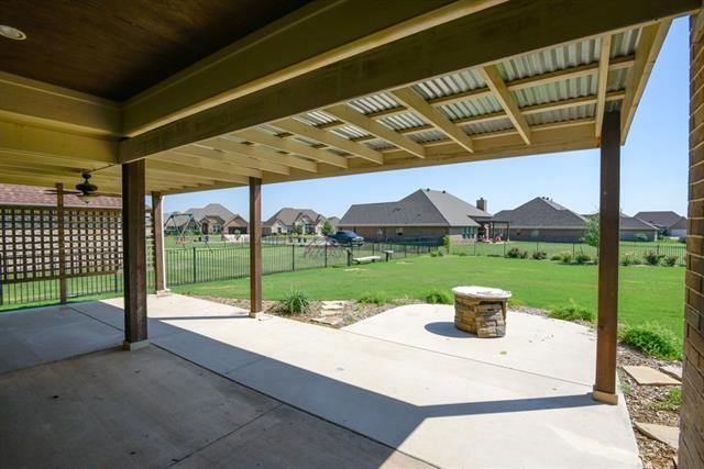 Building Photo - 421 River Bank Ln