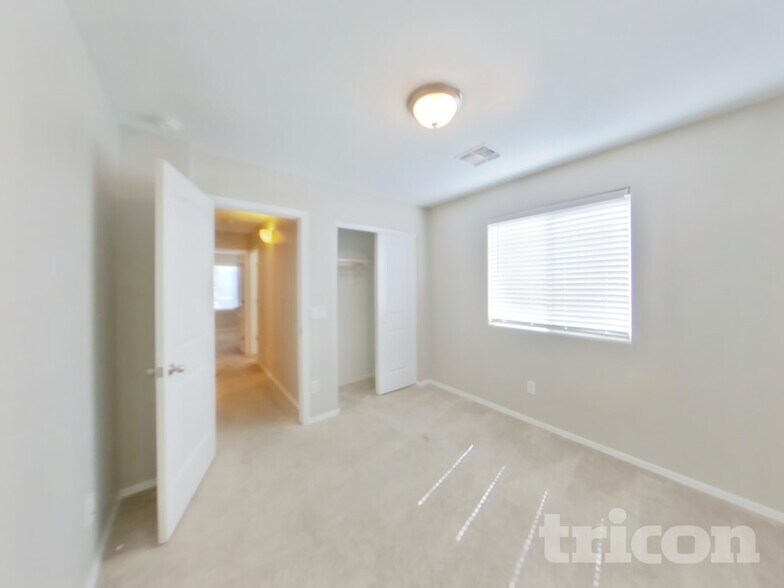 Building Photo - 1502 E Mayfield Dr