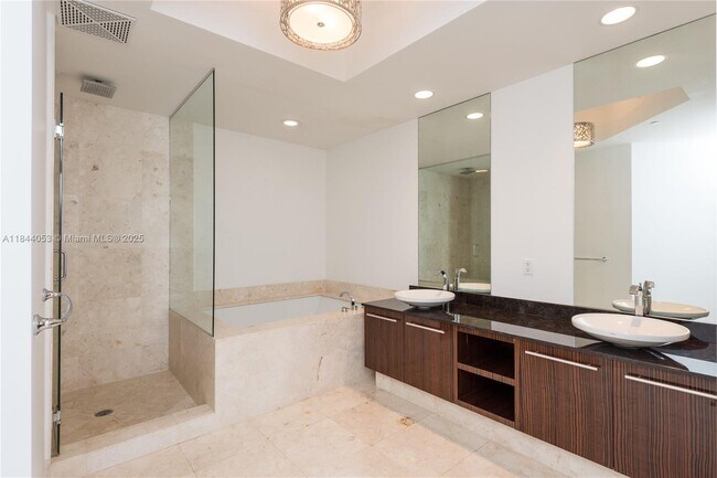 Building Photo - 2711 S Ocean Dr
