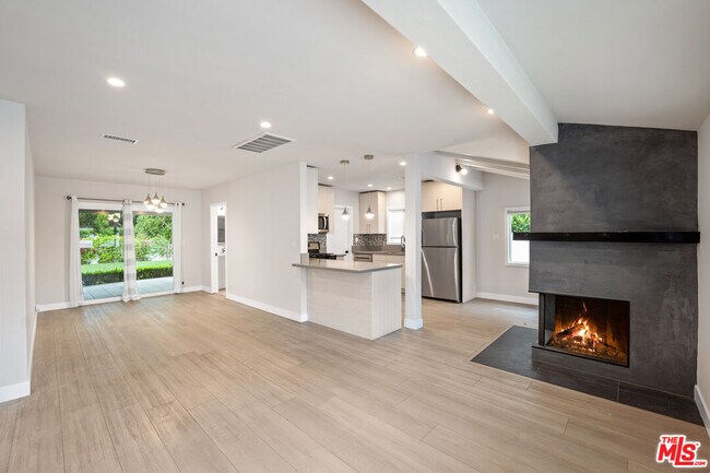 Building Photo - 22937 Dolorosa St