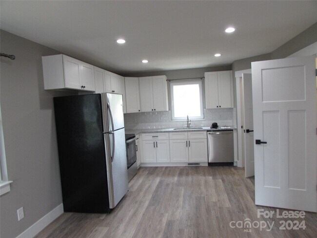 Building Photo - 128 Salem Church Rd