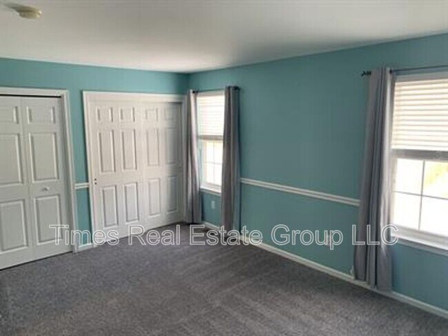 Building Photo - 436 W 5th Ave