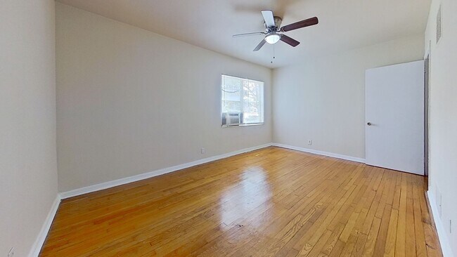 Building Photo - Cute and Charming Apartment in St. Nicholas