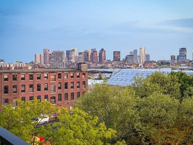 Building Photo - 301 Border St