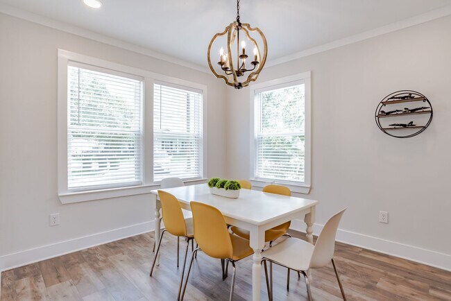 Building Photo - Stylish 3 Bedroom Bungalow near NAS and Be...