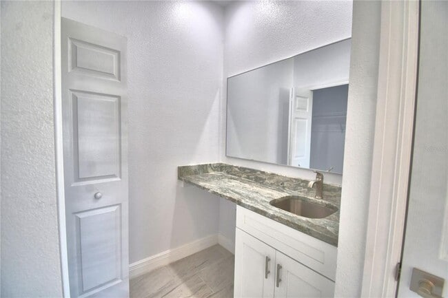 Building Photo - 7951 Sarasota Dr