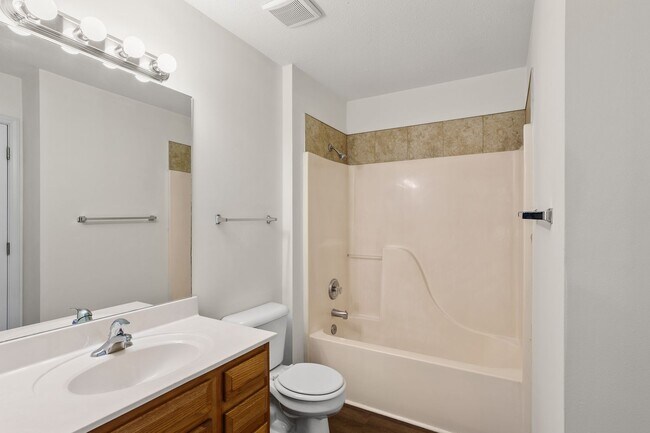 Building Photo - 5009-5011 Betty Jean Way