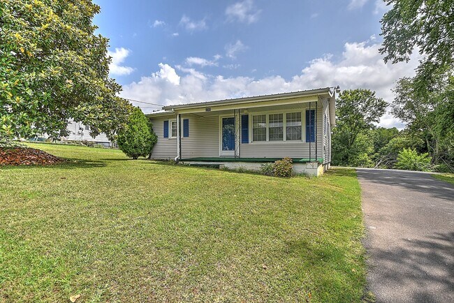 Building Photo - 2207 Buckingham Rd