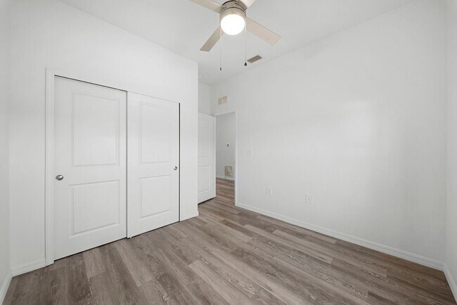 Building Photo - 26483-26483 Sandhill Blvd