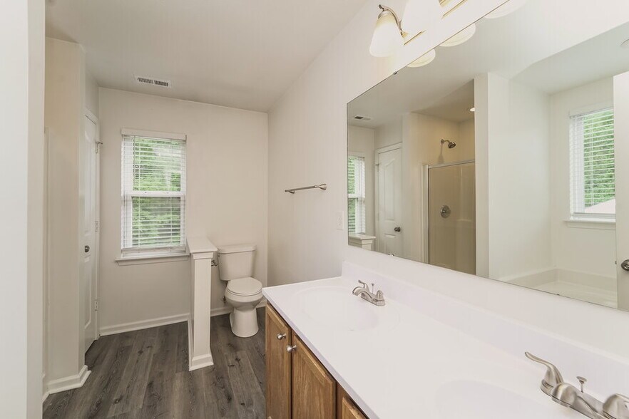 Building Photo - 316 Wrayhill Dr