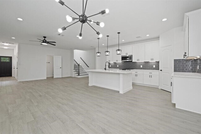 Building Photo - 1071 St Clair St