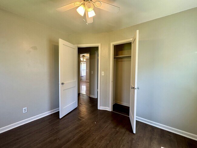 Building Photo - 2415 S Mosley