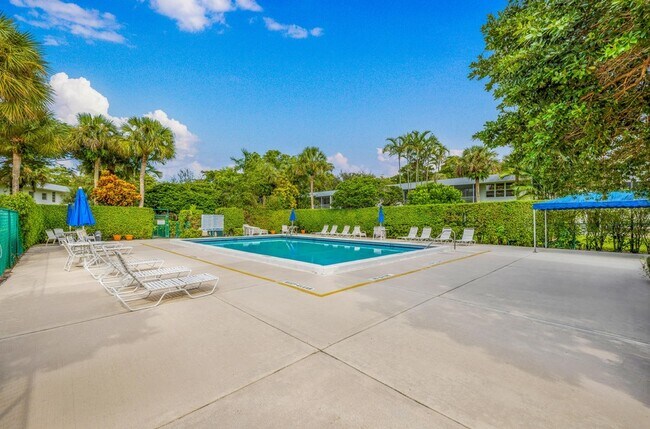 Building Photo - 4200 Oaks Terrace