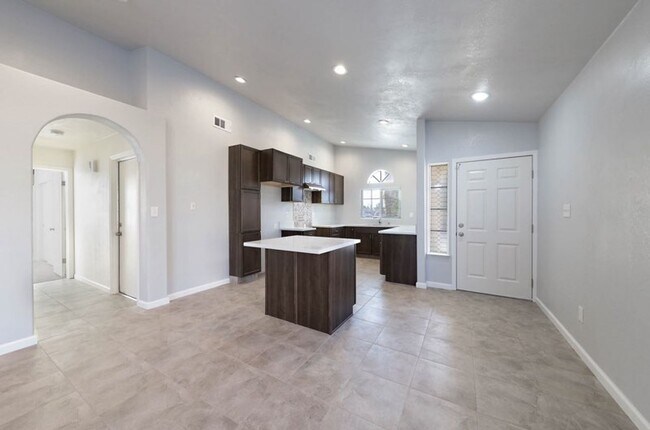 Building Photo - 6118 Autumn Crest Dr