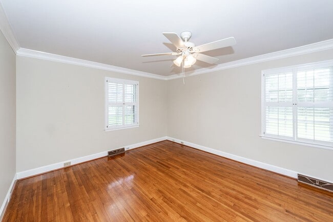 Building Photo - 6 Bedroom, 2.5 Bath House in Drayton on th...