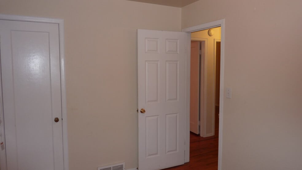 Building Photo - 3320 E 20th Ave