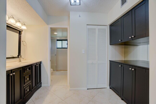 Building Photo - 400 Ocean Trail Way