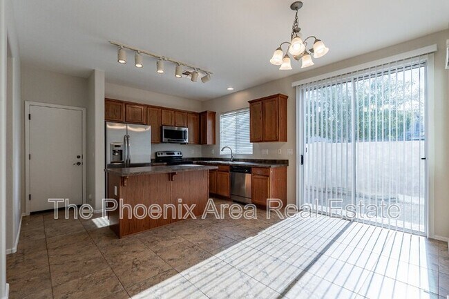 Building Photo - 2189 S Sanders Dr