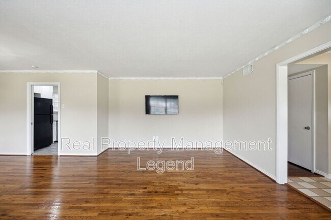 Building Photo - 9007 Sweetwater Dr